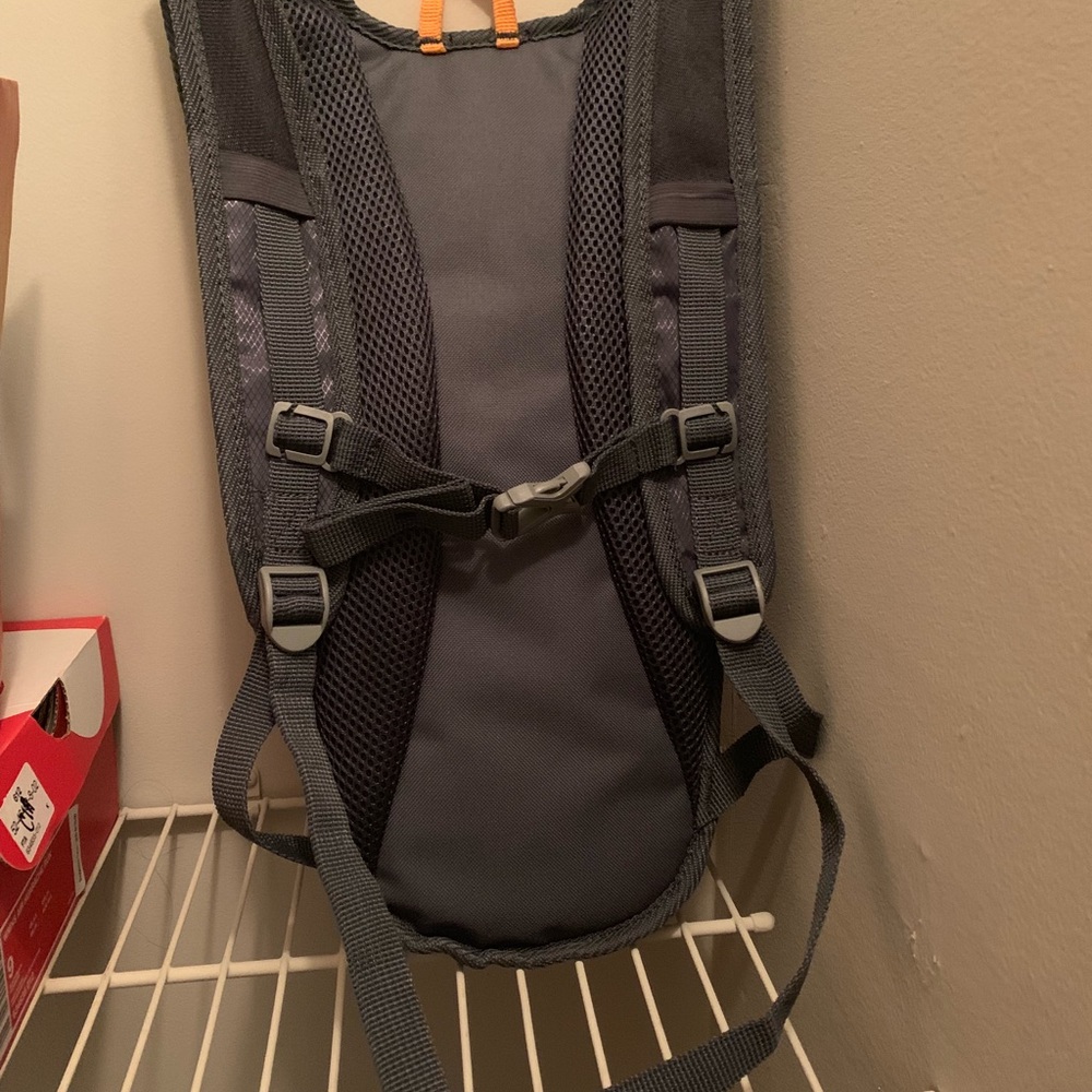 Hydration Backpack Without Water Bladder - image 2